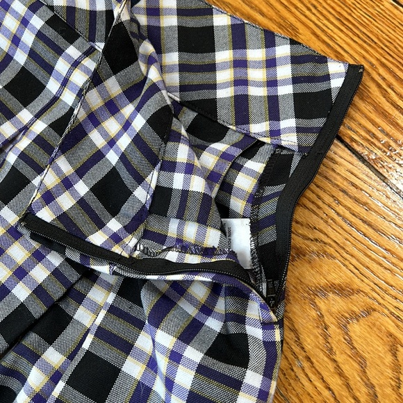 Parker purple/black pleated schoolgirl uniform skirt. Side zip. Size 2. - Picture 5 of 13
